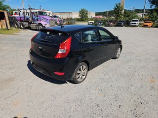 2012 Hyundai Accent SE - Exterior Rear Right Corner Image